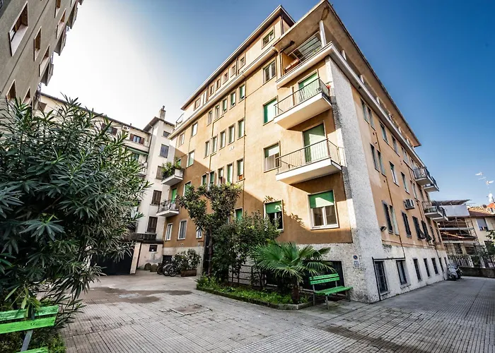 Design And Silence - Wide Renovated Apartment 2 Stops Form Centrale